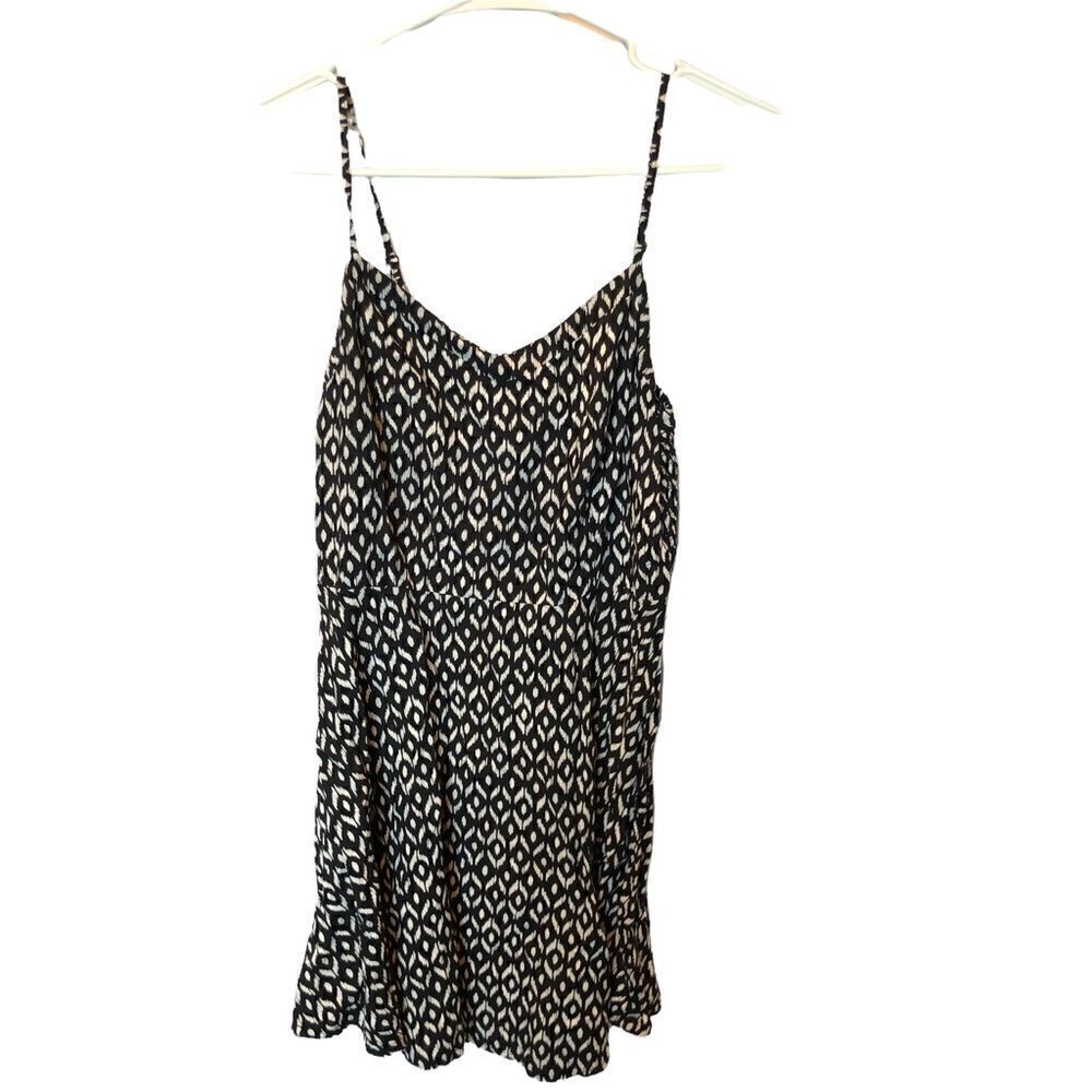 Old Navy Mini Dress Small Black and white back zip and clasp adjustable straps